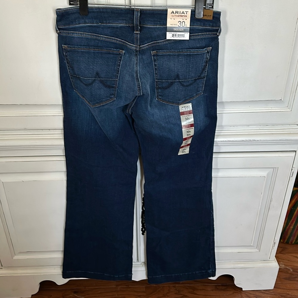 BRAND NEW ARIAT JEANS